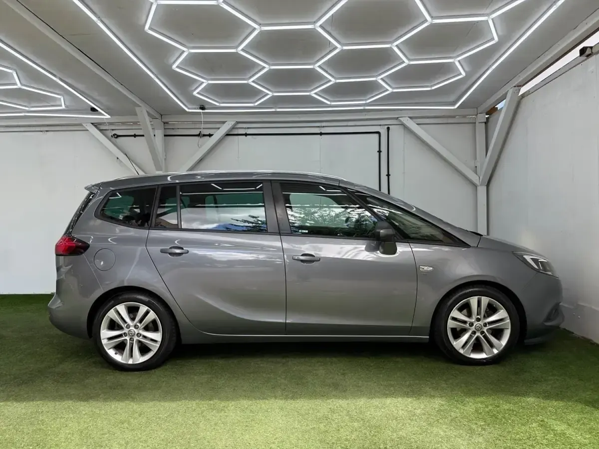 Used Vauxhall Zafira SRi 2017 Grey MPV