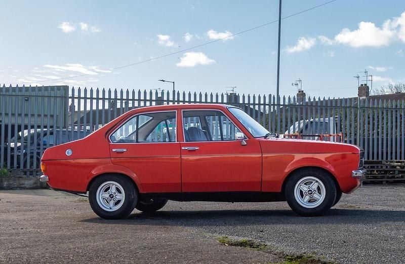 Used Ford Escort 57 HP (41 kW) 1976 Red Sedan