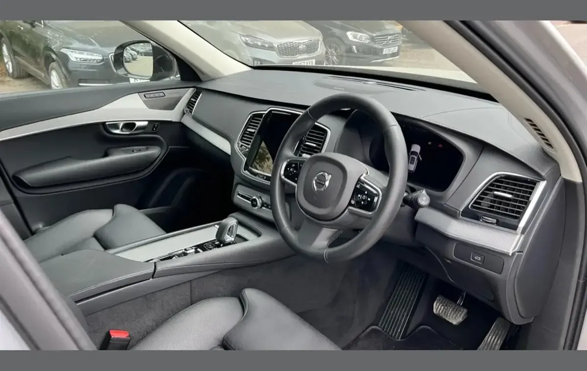 Used Volvo XC90 Plus 235 HP (172 kW) 2024 Silver SUV