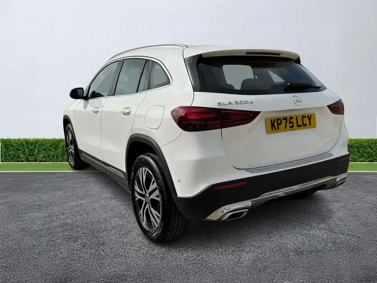Used Mercedes GLA200 Executive 150 HP (110 kW) 2025 White SUV