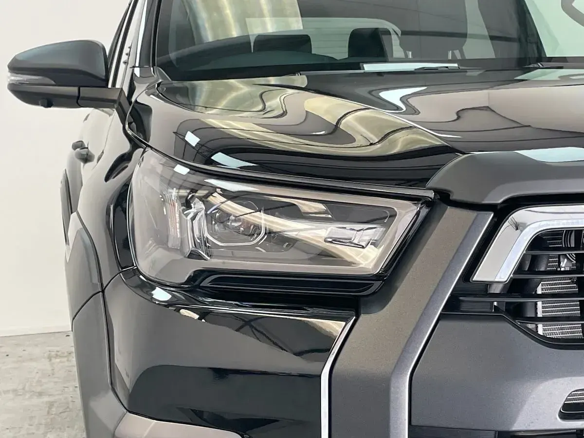 New Toyota HiLux 204 HP (150 kW) 2025 Black Pickup