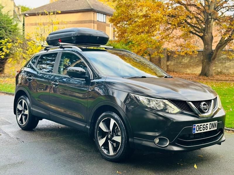 Black Used 2016 Nissan Qashqai N-Connecta SUV | £4,999 (Super price) - Image 1/4