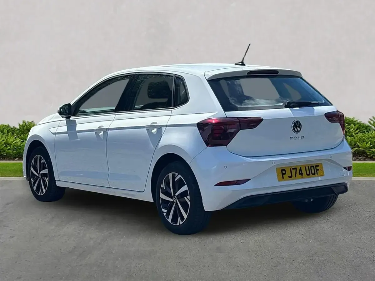 Used VW Polo Life 95 HP (69 kW) 2024 White Hatchback