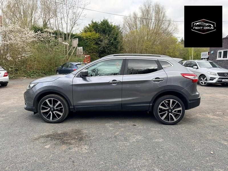 Used Nissan Qashqai Tekna 110 HP (80 kW) 2015 Grey SUV