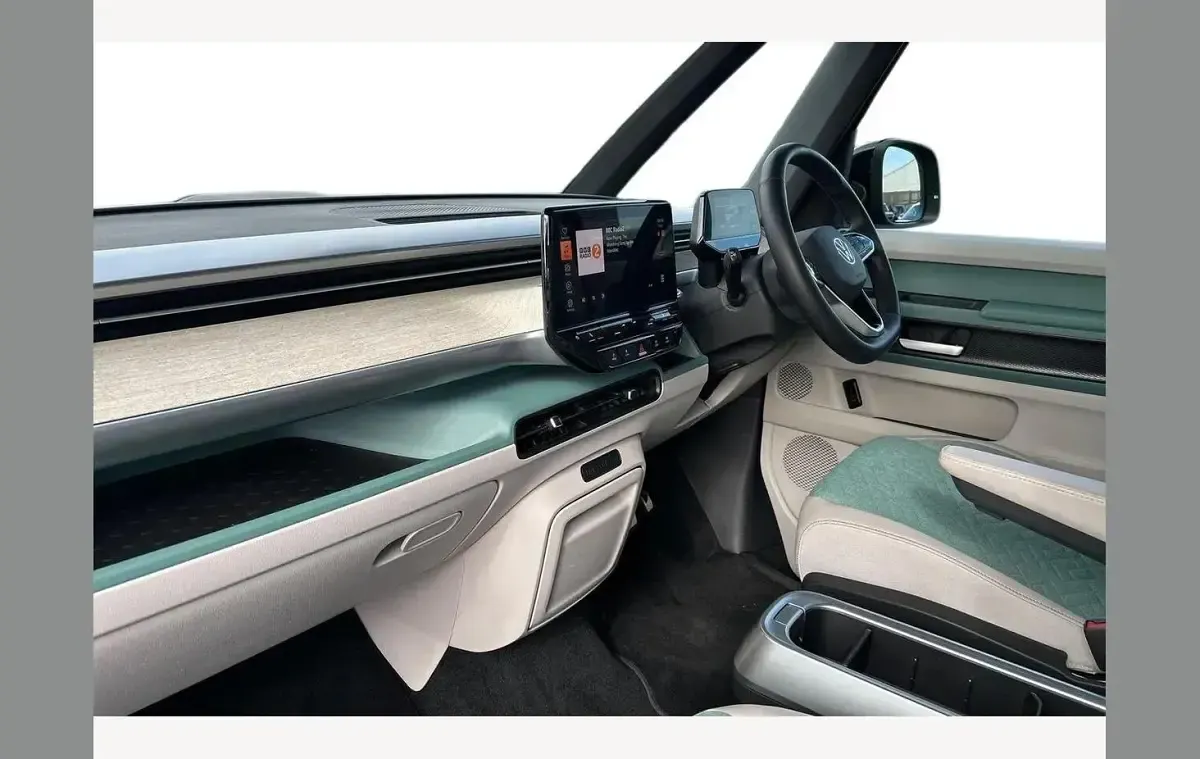 Usado VW ID. Buzz Pro 147 kW (200 CV) 2023 Verde Monovolumen