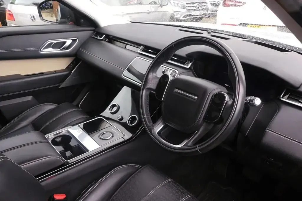 Used Land Rover Range Rover Velar SE 240 HP (176 kW) 2017 Silver SUV