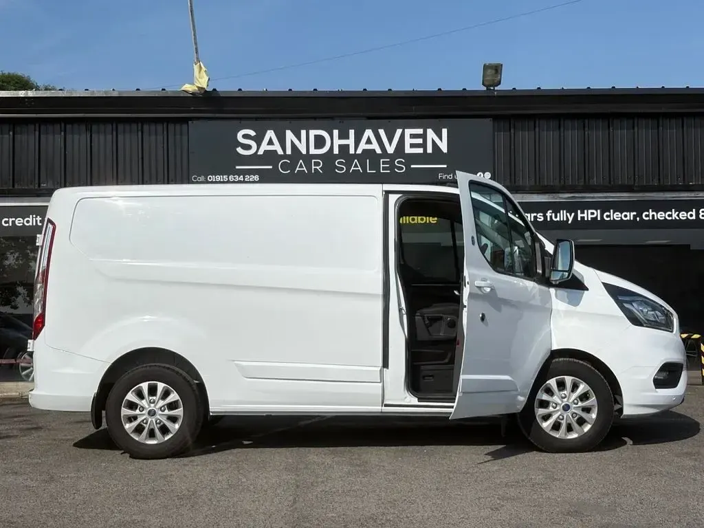 Used Ford Transit Custom Limited 130 HP (95 kW) 2021 White Van