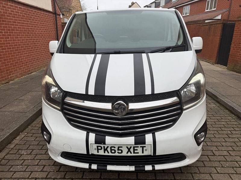 Used Vauxhall Vivaro Sportive 115 HP (84 kW) 2015 White MPV