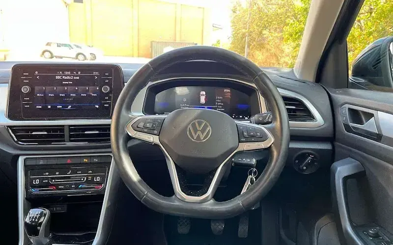 Used VW T-Roc Life 150 HP (110 kW) 2022 Black SUV