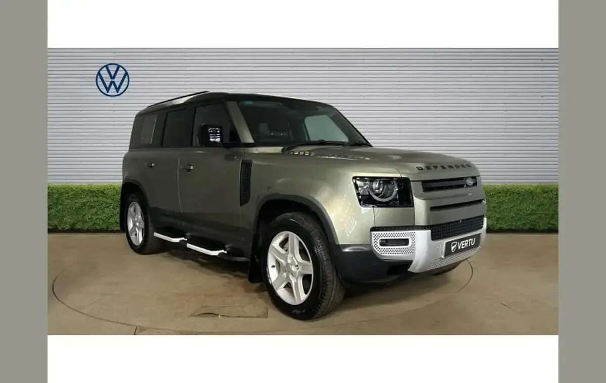 Used Land Rover Defender SE 300 HP (220 kW) 2023 SUV