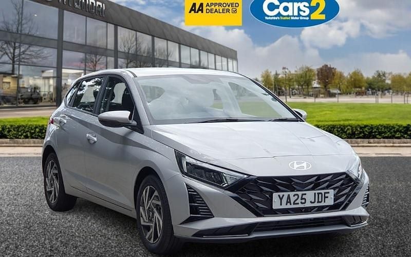 New Hyundai i20 Advanced 101 HP (74 kW) 2025 Grey Hatchback