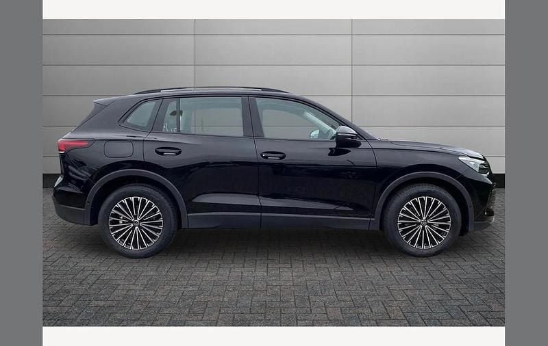 New VW Tiguan Life 150 HP (110 kW) 2025 Black SUV