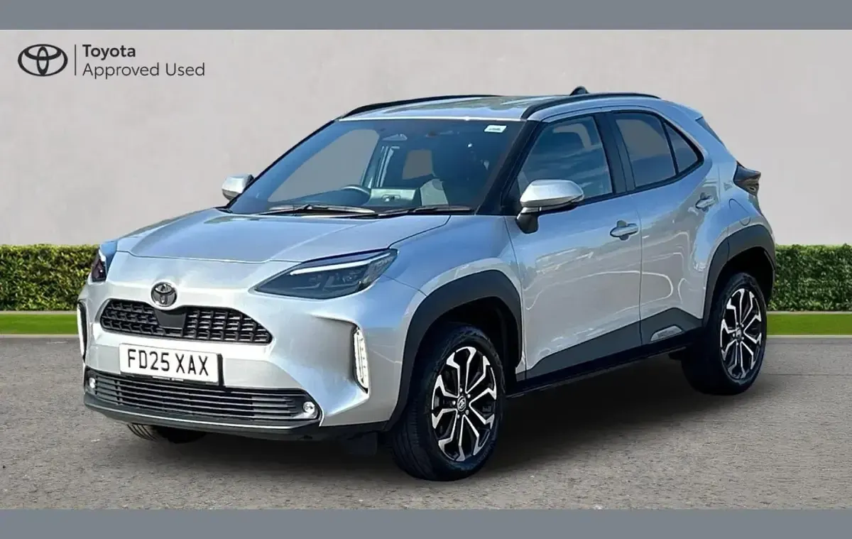 Used Toyota Yaris Cross Design 113 HP (83 kW) 2025 Silver SUV