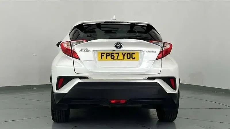 Used Toyota C-HR 122 HP (89 kW) 2017 White SUV