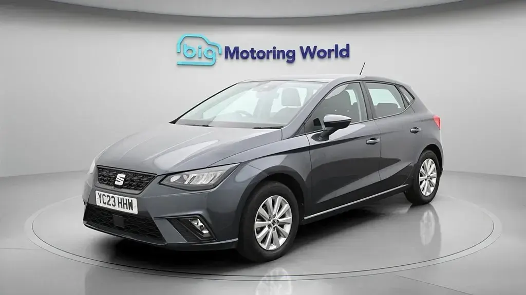 Usado Seat Ibiza SE 80 CV (58 kW) 2023 Gris Utilitario
