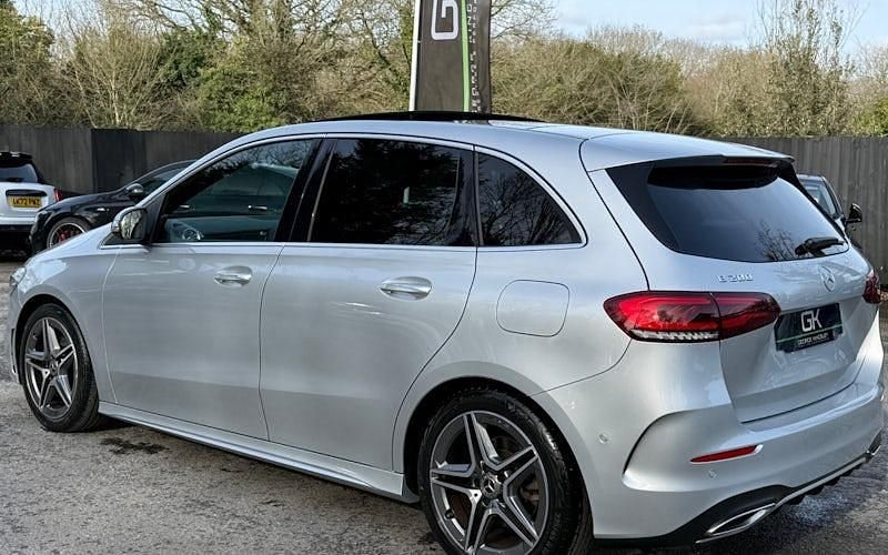 Usado Mercedes B200 AMG Line Premium Plus 163 HP (119 kW) 2021 Monovolume