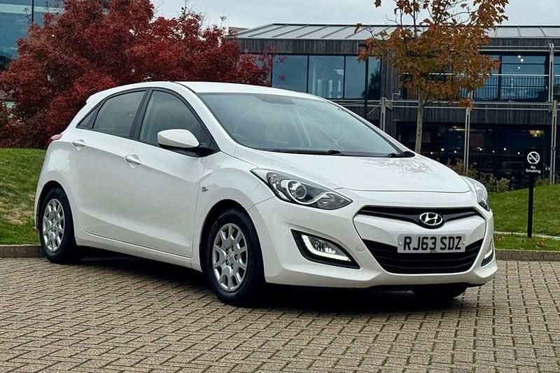 White Used 2013 Hyundai i30 Classic Hatchback | £3,195 (Fair price) - Image 1/1