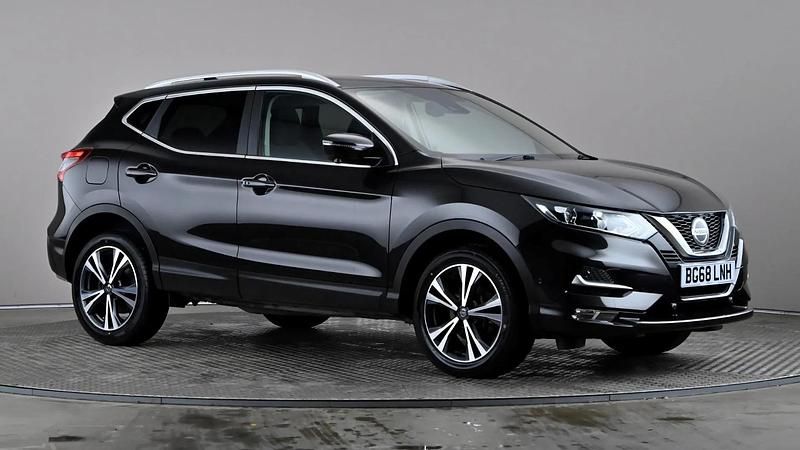 Black Used 2018 Nissan Qashqai N-Connecta SUV | £11,498 (Fair price) - Image 1/3