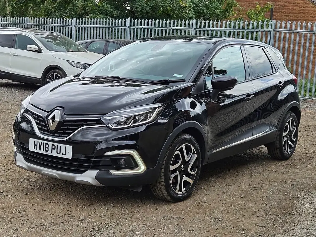 Used Renault Captur Dynamique 90 HP (66 kW) 2018 Black SUV