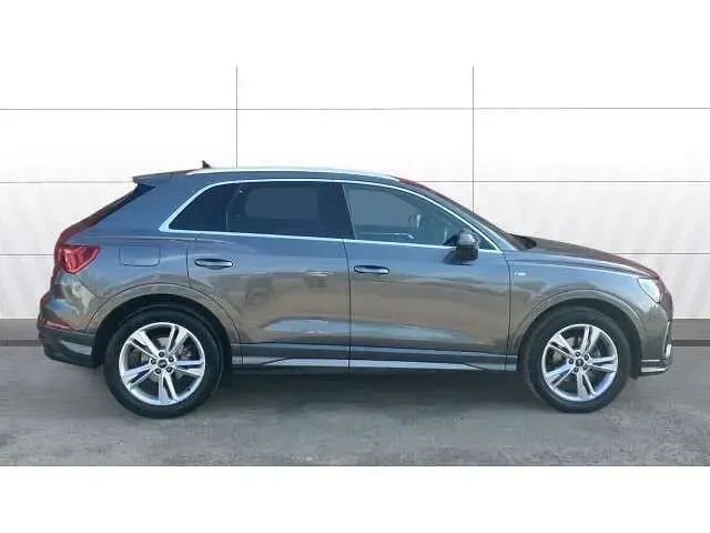 Używany Audi Q3 S-Line 150 KM (110 kW) 2021 Szary SUV