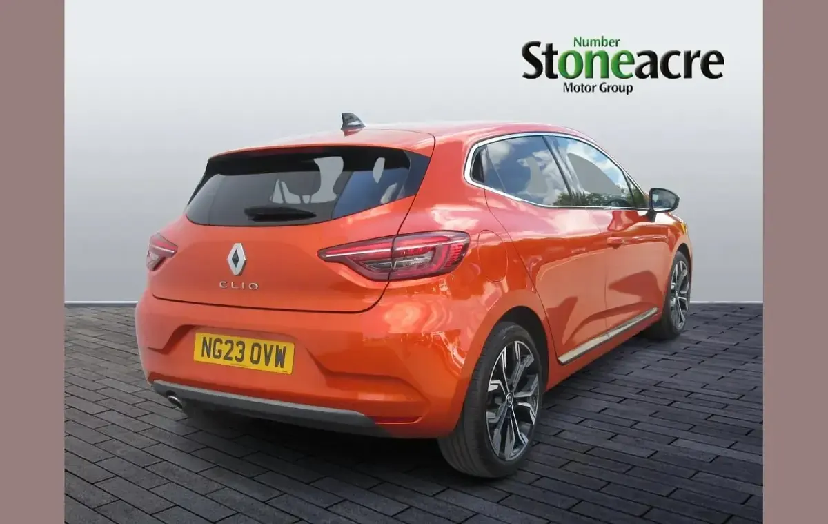 Used Renault Clio Techno 88 HP (64 kW) 2023 Orange Hatchback