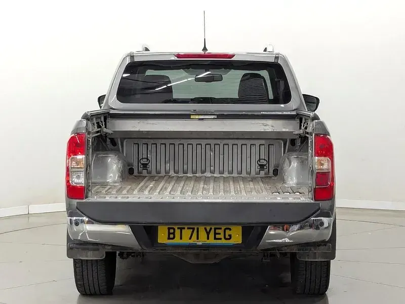 Used Nissan Navara Tekna 190 HP (139 kW) 2021 Grey Pickup