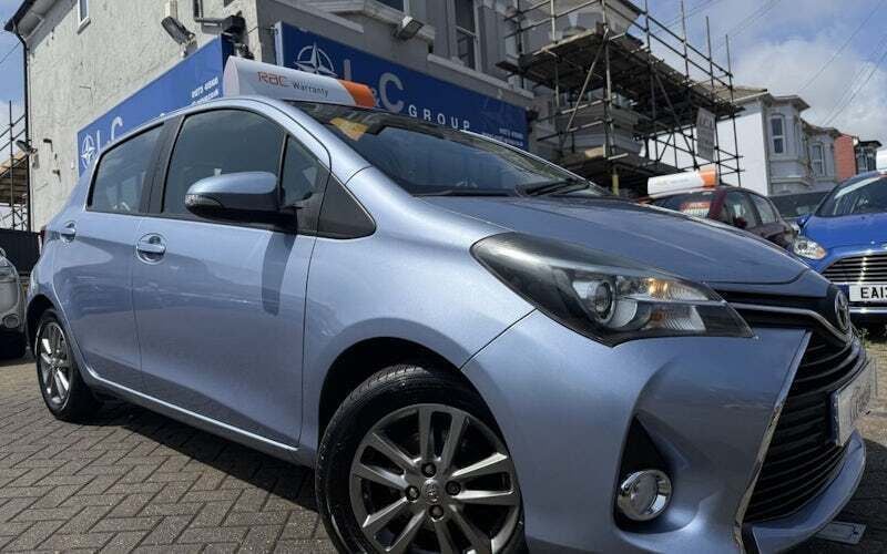 Blue Used 2015 Toyota Yaris Hatchback | £7,890 (Fair price) - Image 1/4