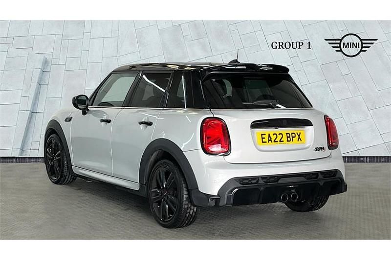 Used Mini Cooper S Comfort 178 HP (130 kW) 2022 White silver Hatchback