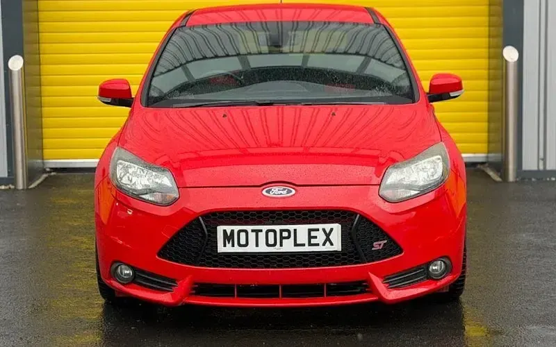 Used Ford Focus ST 250 HP (183 kW) 2014 Red Hatchback