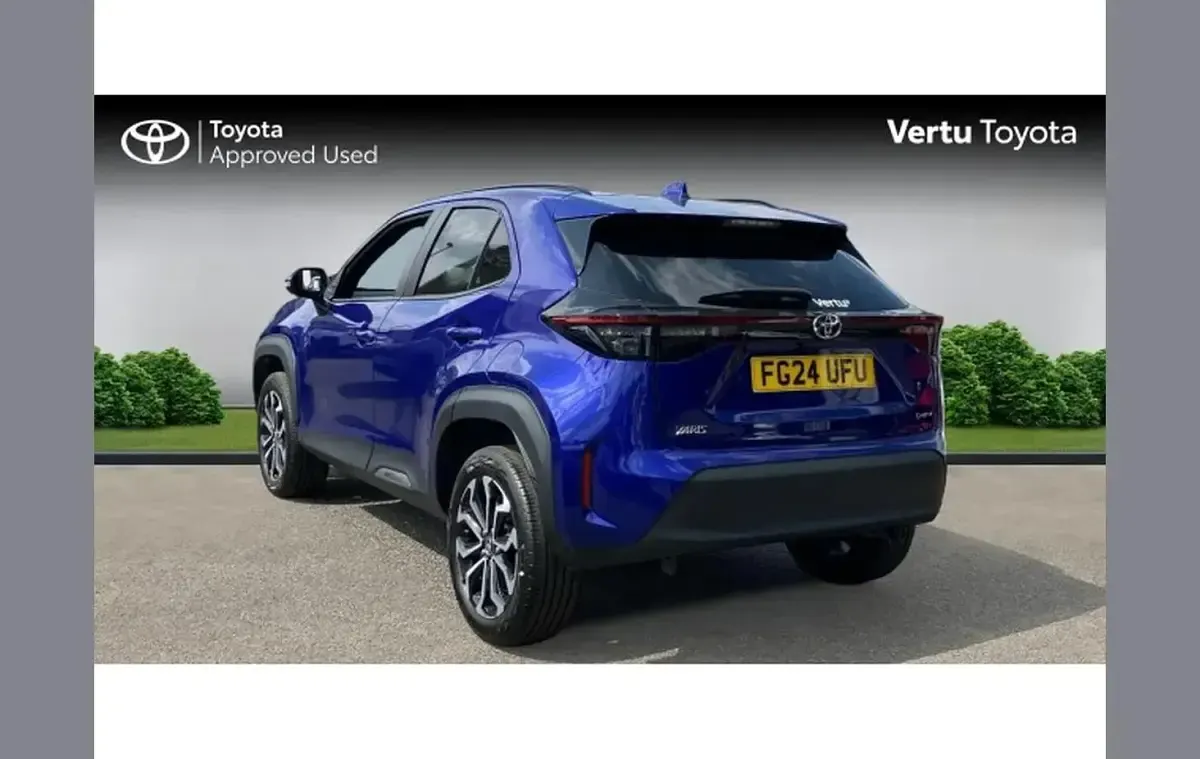 Used Toyota Yaris Cross Design 116 HP (85 kW) 2024 Blue SUV