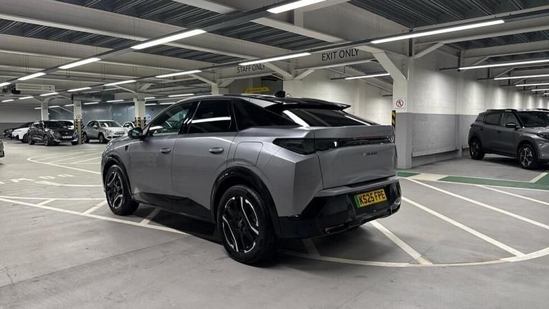 Usado Peugeot e-3008 GT 152 kW (207 CV) 2025 Gris SUV