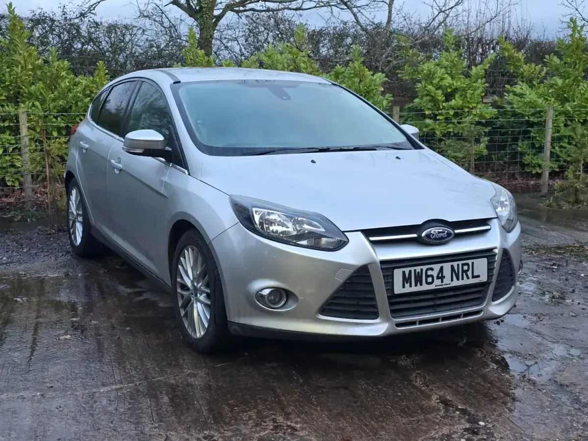 Usado Ford Focus Zetec 2014 Prateado Citadino