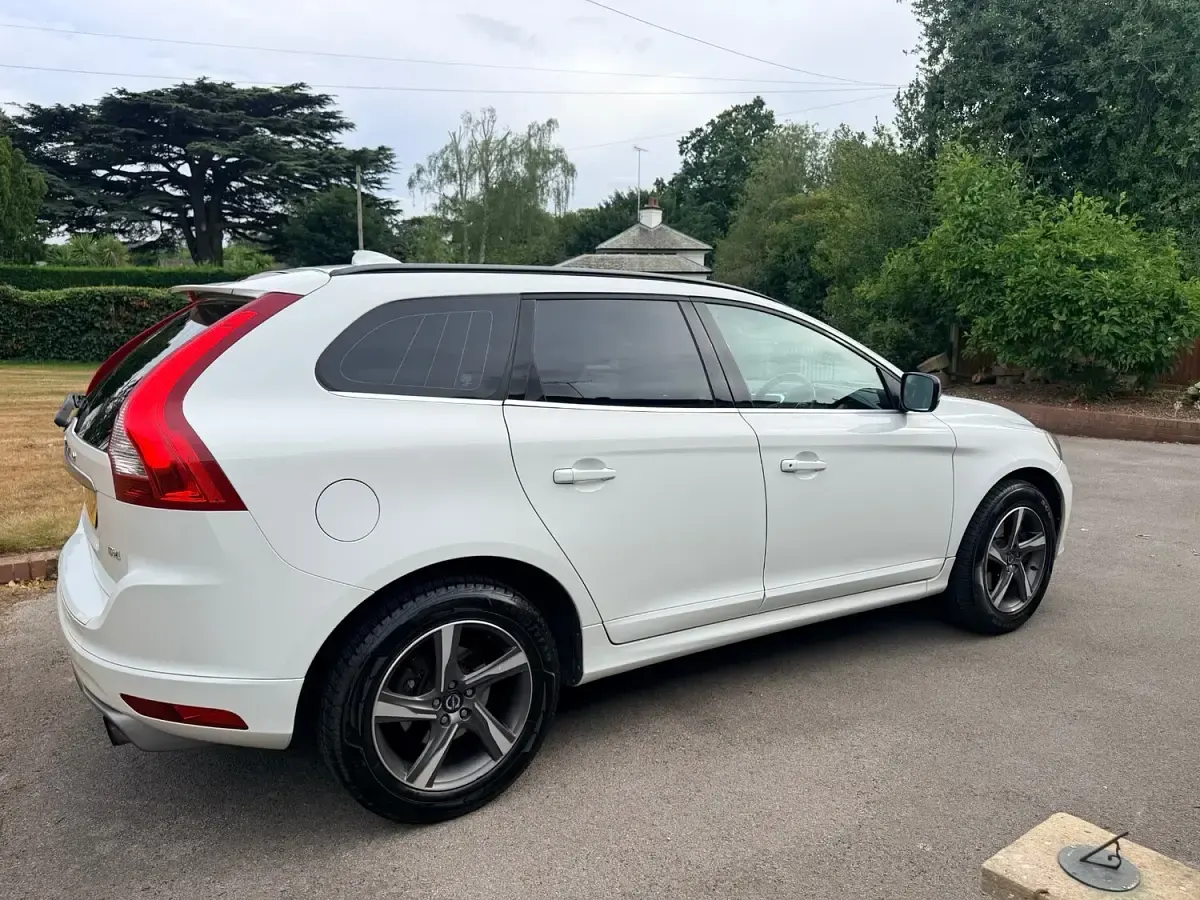 Used Volvo XC60 R-Design 2014 White SUV