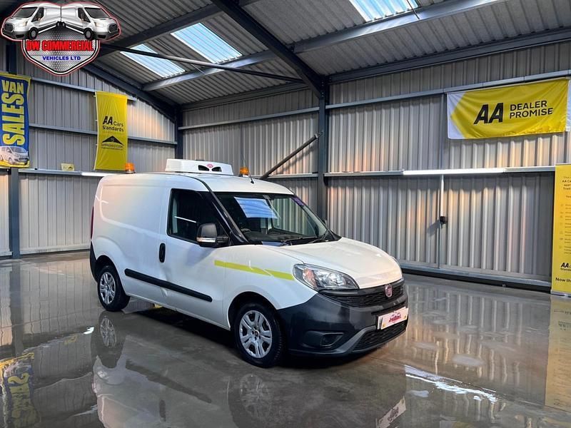 Usado Fiat Doblò 2015 Branco Monovolume