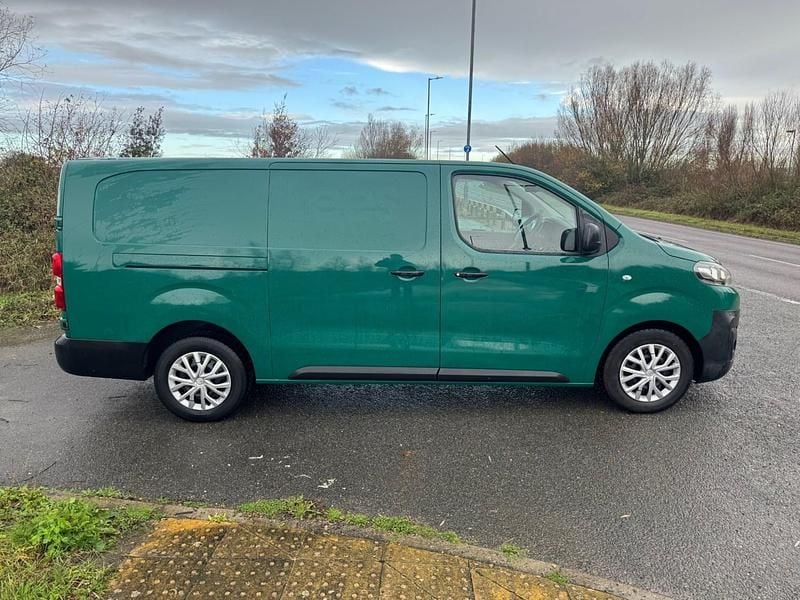 Used Citroën Dispatch 120 HP (88 kW) 2019 Green MPV