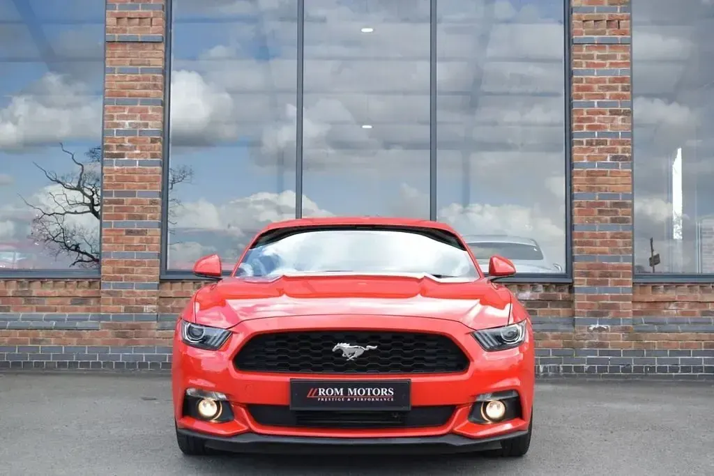 Usado Ford Mustang Fastback 350 HP (257 kW) 2018 Vermelho Coupé
