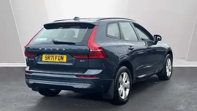 Used Volvo XC60 Momentum 194 HP (142 kW) 2021 Blue SUV