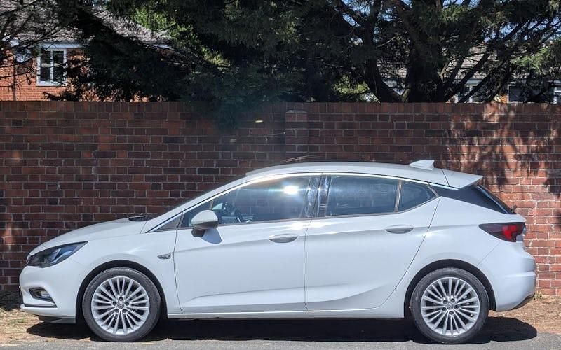 Second-hand Vauxhall Astra Elite 150 CP (110 kW) 2019 Hatchback