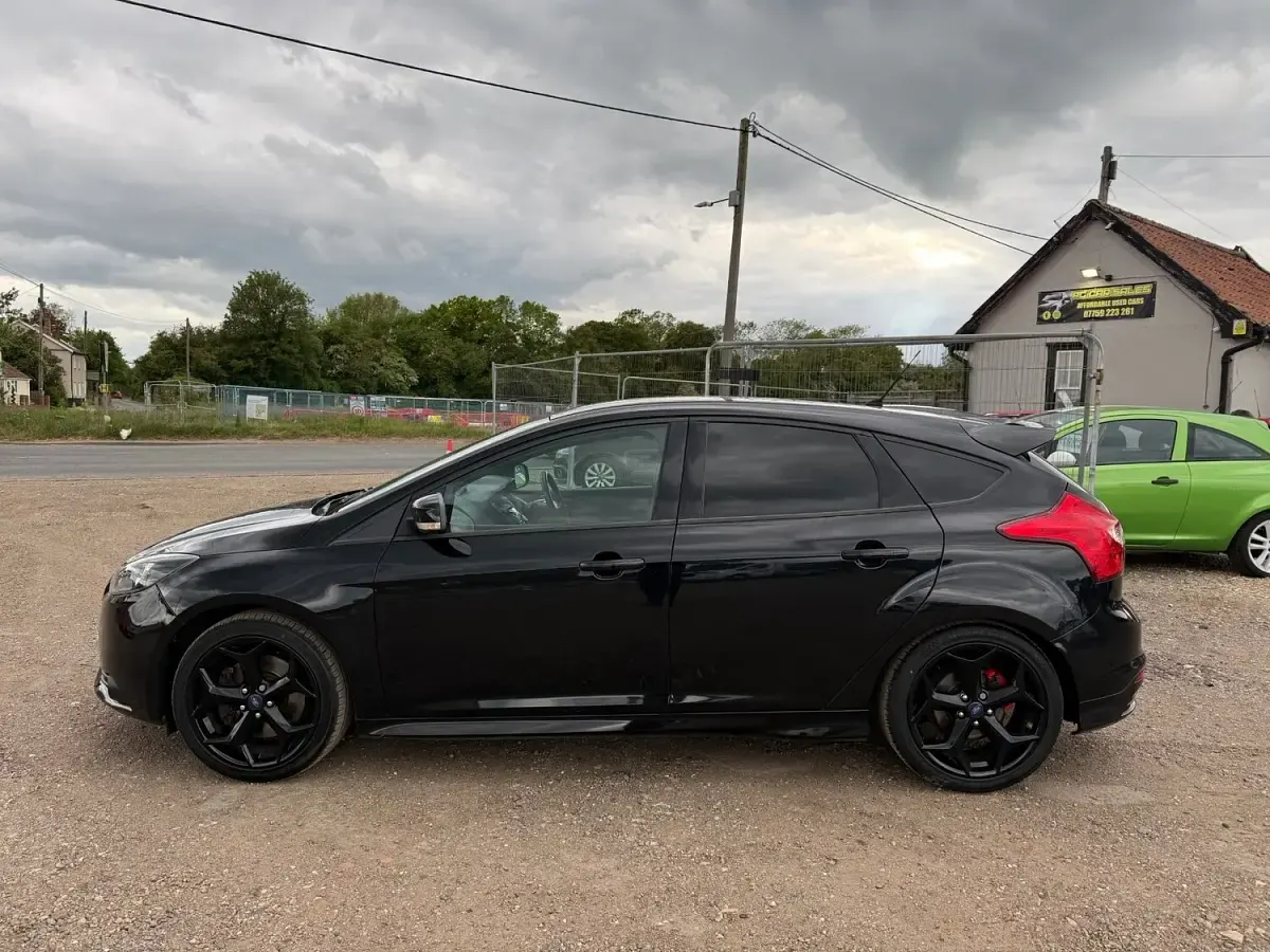 Used Ford Focus ST 250 HP (183 kW) 2013 Black Hatchback