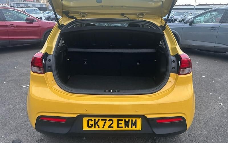 Used Kia Rio 101 HP (74 kW) 2022 Yellow Hatchback