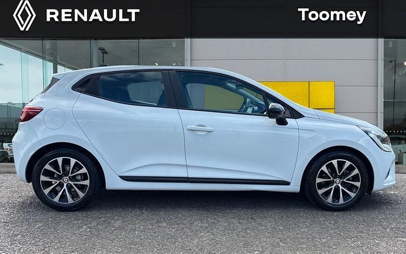 Used Renault Clio V Evolution 145 HP (106 kW) 2023 White  Hatchback