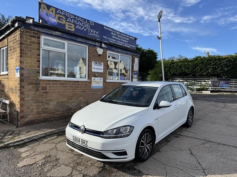 Used VW Golf VII SE 130 HP (95 kW) 2018 White Hatchback