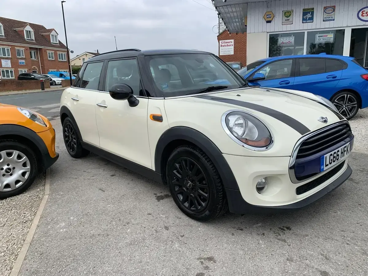 Used Mini Cooper D Hatch 116 HP (85 kW) 2016 White Hatchback