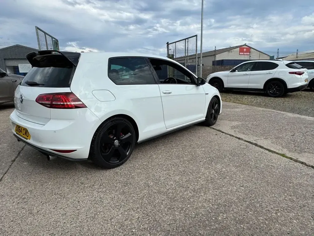 Used VW Golf VII GTI 220 HP (161 kW) 2015 White Hatchback