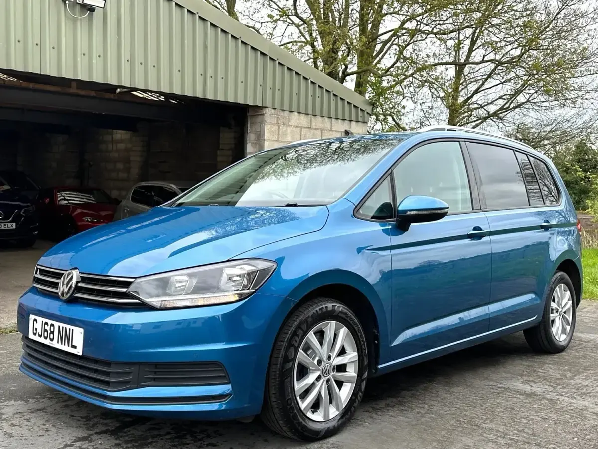 Begagnad VW Touran SE 115 HK (84 kW) 2018 Blå Minibuss