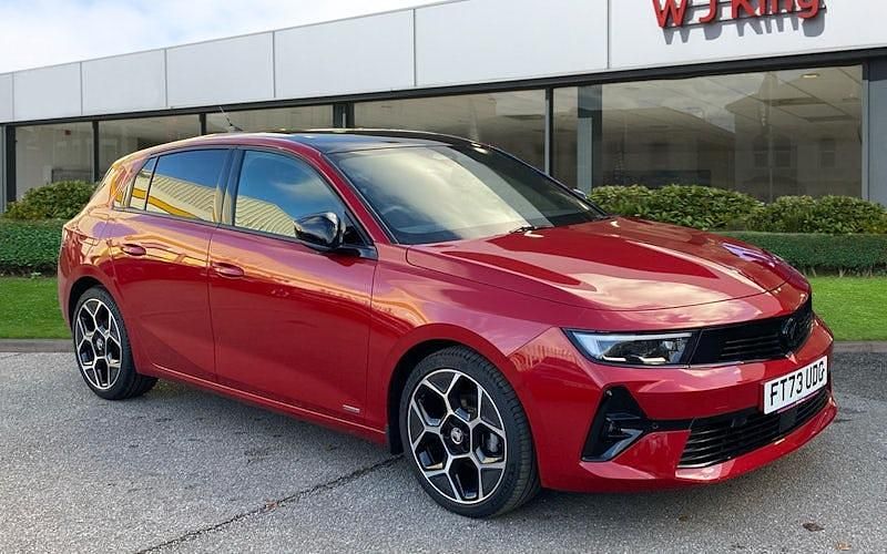 Used 2025 Vauxhall Astra Ultimate Hatchback | £20,895 (Super price) - Image 1/3