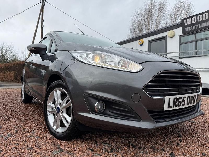 Used Ford Fiesta Zetec 82 HP (60 kW) 2015 Grey Hatchback