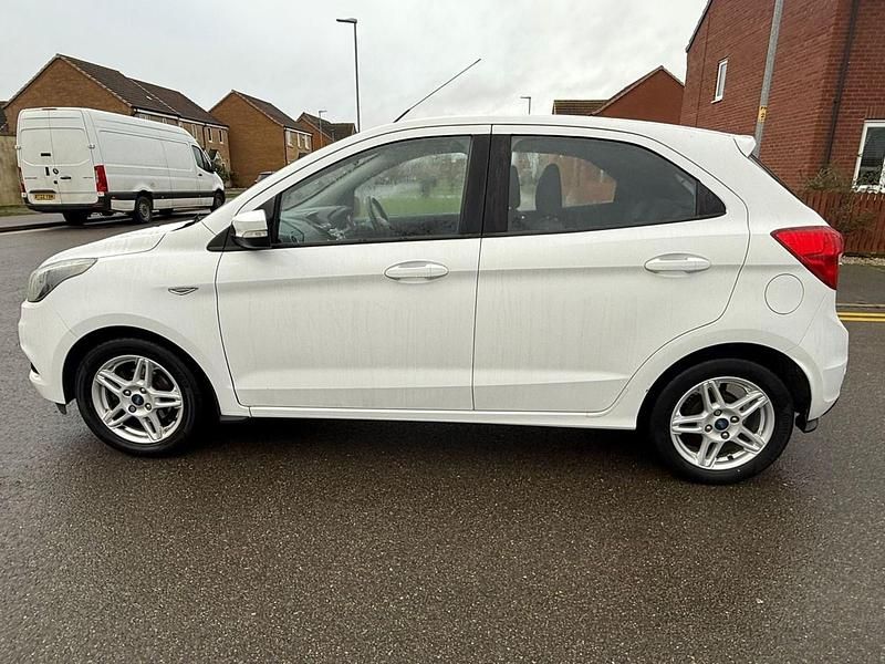 Used Ford Ka Plus Zetec 85 HP (62 kW) 2018 White Hatchback