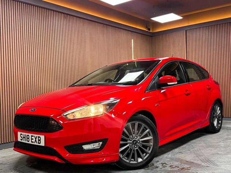 Used Ford Focus ST-Line 140 HP (102 kW) 2018 Red Hatchback