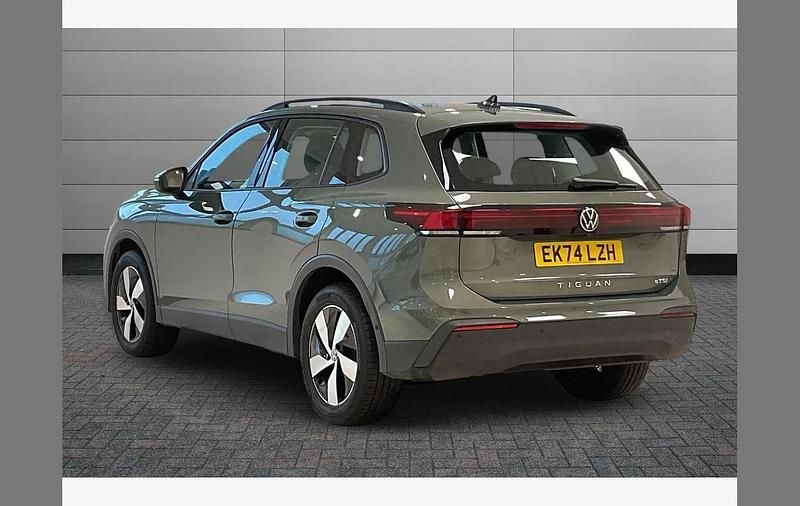 Used VW Tiguan Edition 150 HP (110 kW) 2024 Green SUV